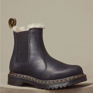 Dr. Martens Leonore Sherpa Chelsea Boots in Black - Size 7